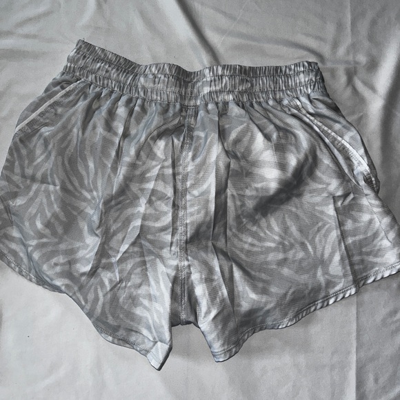 Athletic shorts - Picture 2 of 4